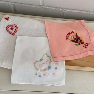 Classic Vintage “Love You” Sweetheart White Linen Womens Hankie Handkerchief